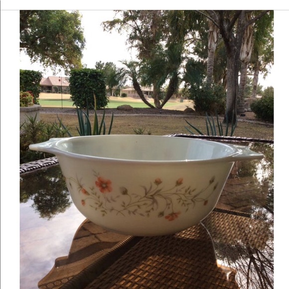 Pyrex Other - Vintage PYREX floral round dish England dish EUC